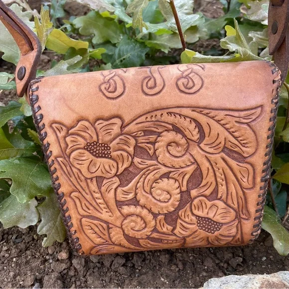 Vintage Handcrafted Floral Leather Bag/Crossbody - Picture 8 of 13